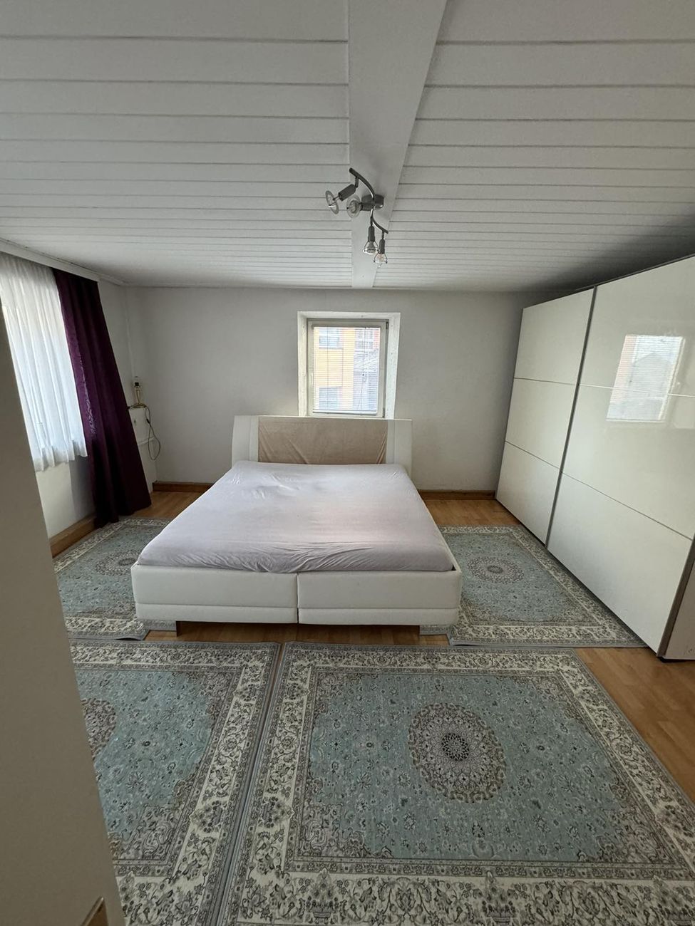 Schlafzimmer der mittleren Wohnung