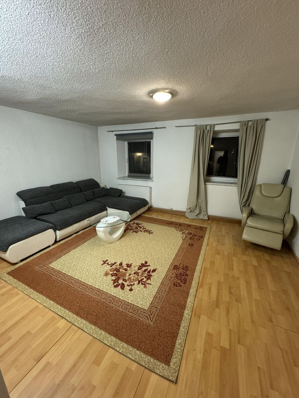Wohnzimmer der mittleren Wohnung